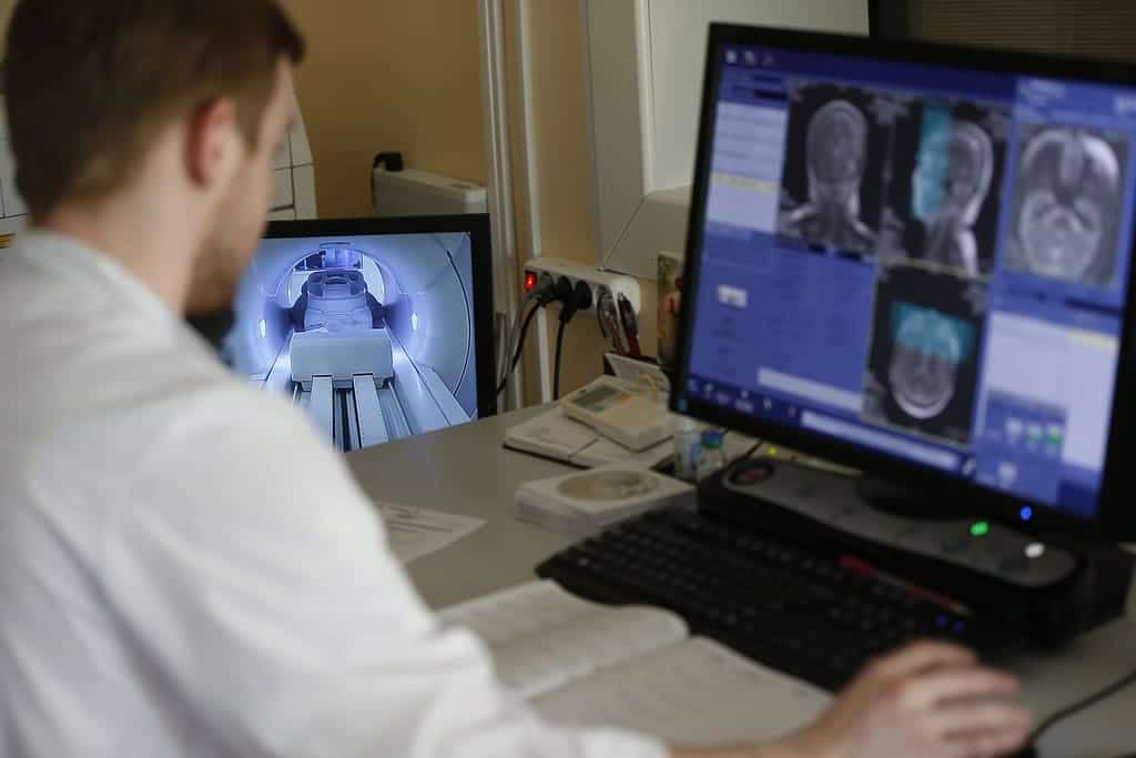 Entenda como telecomando para tomografia e ressonância beneficiam a telemedicina
